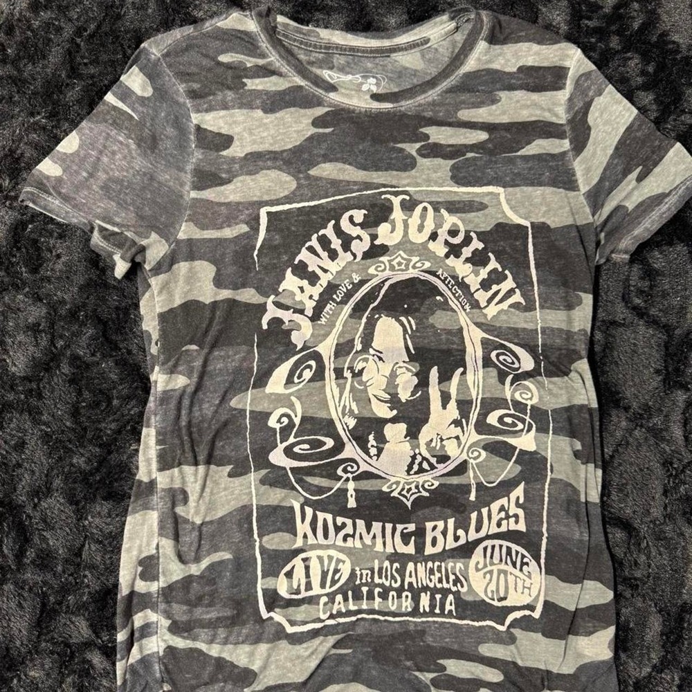 Lucky Brand Janis Joplin gray & black camo tee with white graphic